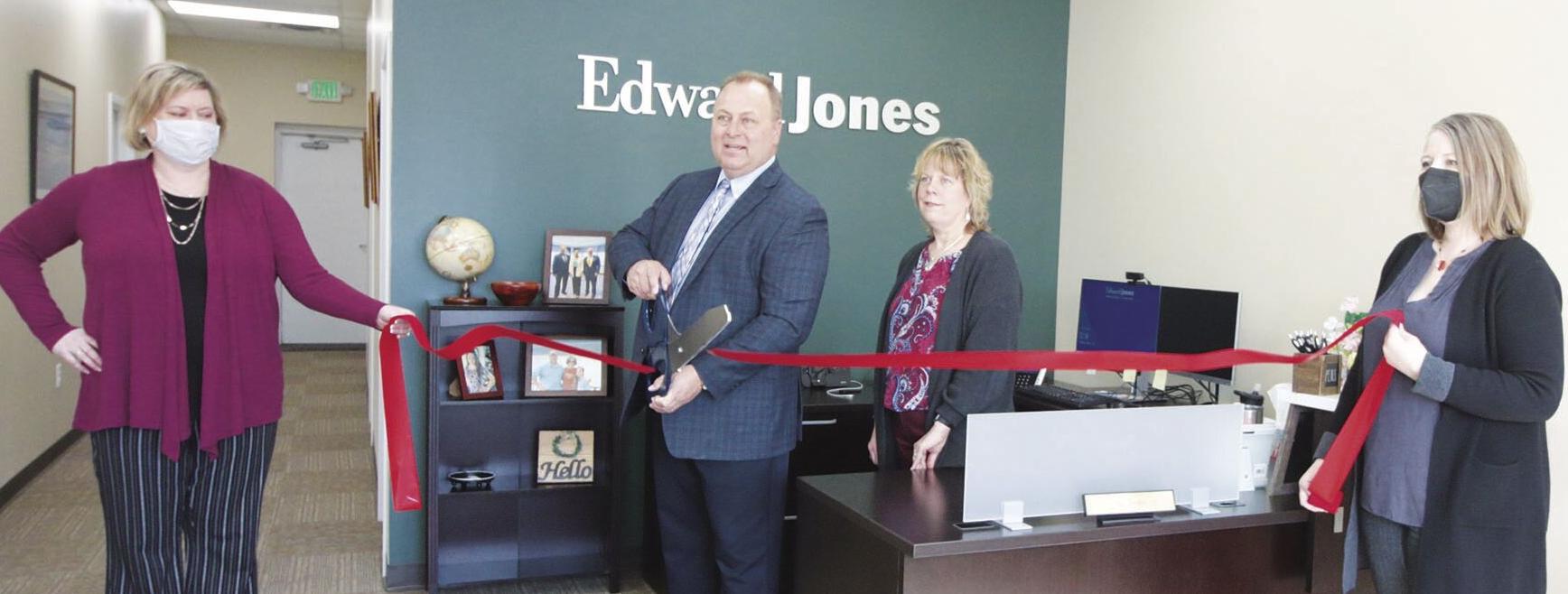 Edward Jones celebrates opening in Isanti
